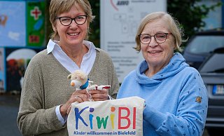 Christel Hartmann (l.) und Elisabeth Siepelmeyer-Schrader vom Projekt KiwiBi geben Familien Hilfestellung bei der Suche nach Tagesmüttern. - Andreas Zobe