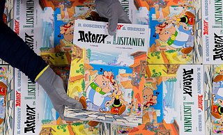 Ausgaben des neuen Asterix-Bandes Nummer 41. - Rolf Vennenbernd/dpa