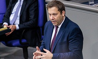 Finanzminister Lars Klingbeil (SPD) wirbt für die Aktivrente. - Carsten Koall/dpa