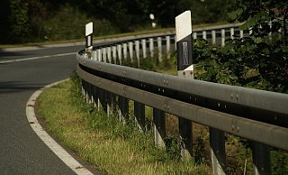 Auf einem Parkplatz an der A30 haben Unbekannte Leitplanken gestohlen. Sie waren allerdings noch nicht verbaut. - (Symbolbild): Pixabay