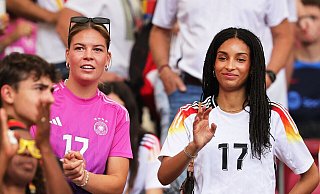 Juliane Wirtz (l) spricht von einer besonderen Bindung zu ihrem Bruder Florian. - Christian Charisius/dpa