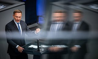 Das Geld werde teilweise in falsche Bereiche gegeben, kritisiert Bundesfinanzminister Christian Lindner (FDP) mit Blick auf den EU-Gesetzesvorschlag zu Sanierungspflichten. - Michael Kappeler/dpa