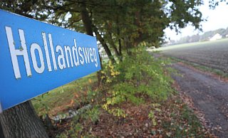 Von dieser Einmündung am Mühlenschulweg aus sollen die Kita-Eltern in den Hollandsweg fahren. - Jens Reddeker