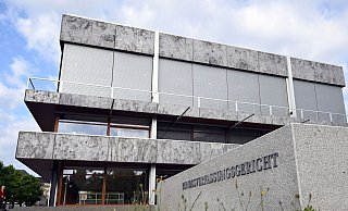 Karlsruhe hat ein Urteil aus Erfurt unter die Lupe genommen. (Archivbild) - Uli Deck/dpa
