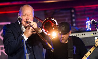 Nils Landgren war schon öfter beim Musik-Kontor zu Gast, wie hier 2017 im Schiller. Er schickte eine Videobotschaft zu Weihnachten - Archiv: Ralf Bittner