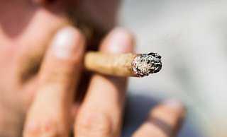 Die geplante Cannabis-Legalisierung wirft Fragen zur Verkehrssicherheit auf. - Christoph Soeder/dpa