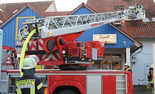Die Feuerwehr rückte am Donnerstag zu einer qualmenden Bäckerei aus. - Klaus Frensing