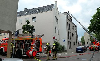 Mit viel Gerät und Personal rückte die Paderborner Feuewehr zur Heiersmauer aus. - Ralph Meyer