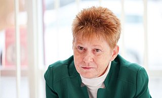 «Nach der Deutschen Einheit wäre die Chance da gewesen für Ost und West und Nord und Süd, sich eine Verfassung anzueignen mit einer Volksabstimmung»: Petra Pau. - Jan Woitas/dpa