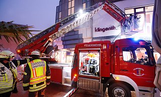 Die Feuerwehr war am Nachmittag in der Gütersloher Innenstadt im Einsatz, weil die Außenfassade eines Modehauses Feuer fing. - Patrick Menzel