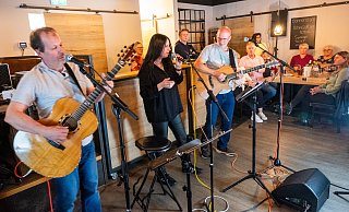 „Breeze of Sound“ waren bei der ersten Auflage von "Herford unplugged" im "Gans oder gar nicht" dabei. Nach dem Aus dort geht es für die offene Bühne im November in Sundern weiter. - Ralf Bittner