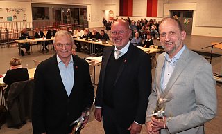 Nieheims Bürgermeister: Johannes Schlütz mit seinen Stellvertretern Herbert Müller (UWG, l.) und Uli Kros (r.). - David Schellenberg