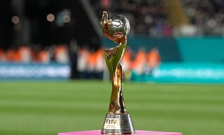 Künftig spielen mehr Teams um diese Trophäe. - Abbie Parr/AP/dpa