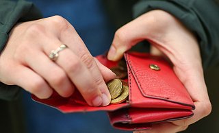 Höhere Inflationsraten schmälern die Kaufkraft der Menschen. (Symbolbild) - Jan Woitas/dpa