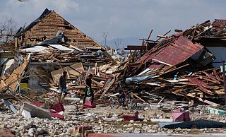 In der Küstenstadt Black River sehe es aus, als sei eine Bombe explodiert, sagte ein Vertreter des Welternährungsprogramms (WFP). - Matias Delacroix/AP/dpa