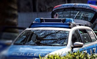 Die Polizei eilte am Mittwochnachmittag mit mehreren Streifenwagen zur Körnerstraße am Bielefelder Rathaus. - Symbolfoto: Pixabay / Creative Commons