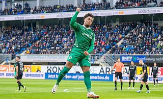 Der Fürther Armindo Sieb jubelt nach seinem Treffer. - David Inderlied/dpa