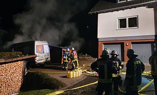Durch den Brand entstand ein hoher Sachschaden. - Feuerwehr Beverungen
