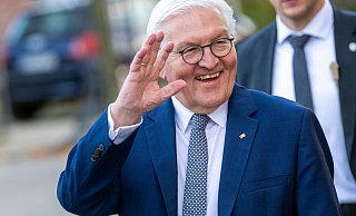 Beim Herbstfest der Schützen selbst war Bundespräsident Frank-Walter Steinmeier nicht dabei. Doch wenn hätte er bestimmt ähnlich gegrüßt. - dpa