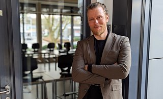 Marlon Hollmann-Rippe ist seit Dezember auch höchst offiziell der neue Schulleiter der Grundschule Hillegossen. - Eike J. Horstmann