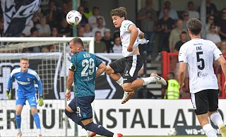 Verls Verteidiger Ethan Kohler bewies in dieser Situation Lufthoheit. - Jens Dünhölter