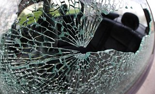 Unbekannte haben die Scheiben von drei Autos in Herford eingeschlagen. - Pixabay