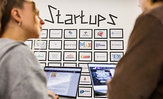 Viel Unsicherheit: Die Konjunkturflaute erfasst auch Start-ups. (Archivbild) - Oliver Berg/dpa