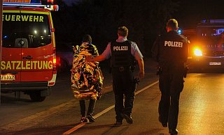 Der Bewohner wollte sein Zimmer wechseln, weil bei ihm der Handyempfang so schlecht war. Kurz darauf führte ihn die Polizei ab - Verdacht Brandstiftung.. - Christian Mathiesen