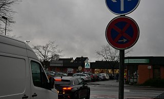 War 2024 ein Unfallschwerpunkt in Bad Lippspringe: der Kreuzungsbereich Am Beispring und Detmolder Straße. Ab sofort dürfen Auto- und Radfahrer dort nur noch nach links oder rechts abbiegen. - Klaus Karenfeld