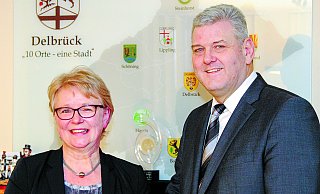 Bereiten die Stadt auf die Aufnahme weiterer Flüchtlinge vor: Delbrücks Integrationsbeauftragte Brigitte Strunz und Bürgermeister Werner Peitz. - Marco Schreiber