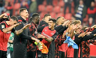 Bayer Leverkusen muss im Titelrennen weiter auf Patzer der Bayern hoffen. - Anke Waelischmiller/dpa