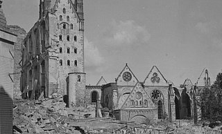 Massive Zerstörung erlebte Paderborn im Zuge der Bombenangriffe zum Ende des Zweiten Weltkriegs 1945. - Stadtarchiv Paderborn