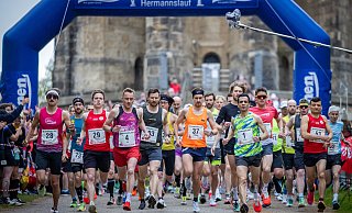 Der Start des Hermannslauf 2024 in Detmold. - Sarah Jonek