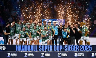 Die Füchse Berlin feiern den ersten Titel in der 60. Bundesligasaison. - Sven Hoppe/dpa
