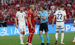 Schiedsrichter François Letexier leitet das EM-Finale. - Daniel Löb/dpa