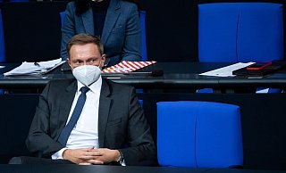 Finanzminister Christian Lindner (FDP) bei der Plenarsitzung im Deutschen Bundestag. - Foto: Bernd von Jutrczenka/dpa