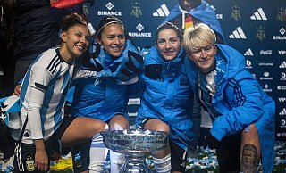 Die Argentinierin Yamila Rodriguez (r) hat ein Ronaldo-Tattoo. - Patricia Perez Ferraro/dpa