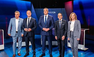 Vizekanzler Werner Kogler (l-r), SPÖ-Chef Andreas Babler, Bundeskanzler Karl Nehammer, FPÖ-Chef Herbert Kickl und Neos-Chefin Beate Meinl-Reisinger. - Georg Hochmuth/APA/dpa