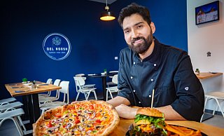 Sayed Jawid Hussainy will in seinem Bielefelder Restaurant „Del Noosh“ durch Handarbeit und frische Produkte überzeugen. - Mike-Dennis Mueller / www.mdm.photo