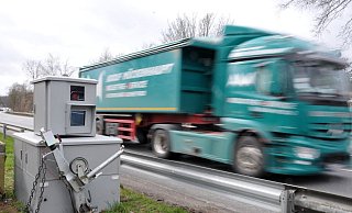 Widersprüche abgewiesen: An der Gültigkeit und Beweiskraft der Messprotokolle des mobilen Blitzgerätes an der Westumgehung hat das Amtsgericht Halle keine Zweifel. - Uwe Pollmeier
