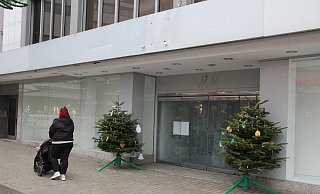 H&M hat Herford Ende Oktober verlassen, seitdem steht das Gebäude in exponierter Lage leer. Kontakt gibt es mit dem Investor nicht. - Susanne Barth