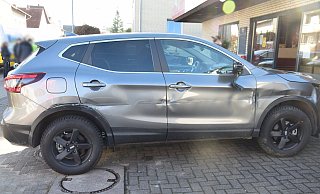 Die Schäden an diesem Fahrzeug passten zu den Schäden an dem geparkten Wagen. - Polizei Herford
