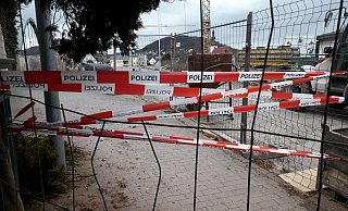 Die Weserbrücke zwischen Beverungen und Lauenförde ist seit Sonntagnachmittag auch für die Fußgänger gesperrt. - Torsten Wegener