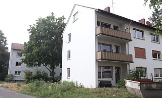 Übernahme geplant: Die Stadt möchte dieses Haus kaufen. Das Gebäude im Hintergrund gehört bereits der Stadt. - Dirk Windmöller