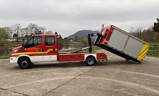 Der flexibel einsetzbare Wechsellader bietet der Feuerwehr Höxter nun viele Möglichkeiten der Nutzung. - FFW HX