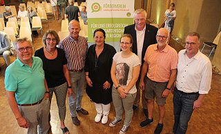 Der Vorstand: Dietmar Beineke (Beisitzer; v. l.), Susanne Weide (Schriftführerin), Thomas Schöning (2. Vorsitzender), Ulrike Drees (Vorsitzende), Madeline Sprock (Beisitzerin), Daniel Hartmann (Schatzmeister), Holger Sielemann (Beisitzer) und Ralf Konze (Beisitzer).  - LGS-Förderverein