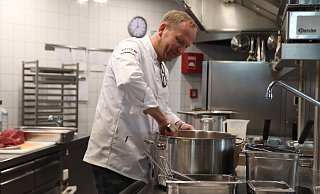 Koch Marc Höhne kann sein Restaurant jetzt wieder öffnen. - Alexandra Golfinger