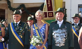 Das neue Königspaar Daniela und Jörg Schrader nimmt seine Ämter auf. - Burkhard Battran
