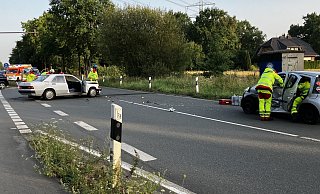 In Paderborn-Sennelager wurden bei einem Unfall zwei Personen verletzt. - Feuerwehr Paderborn