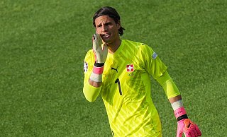 Torhüter Yann Sommer dirigiert künftig nur noch die Mitspieler seines Clubs Inter Mailand. - Sören Stache/dpa